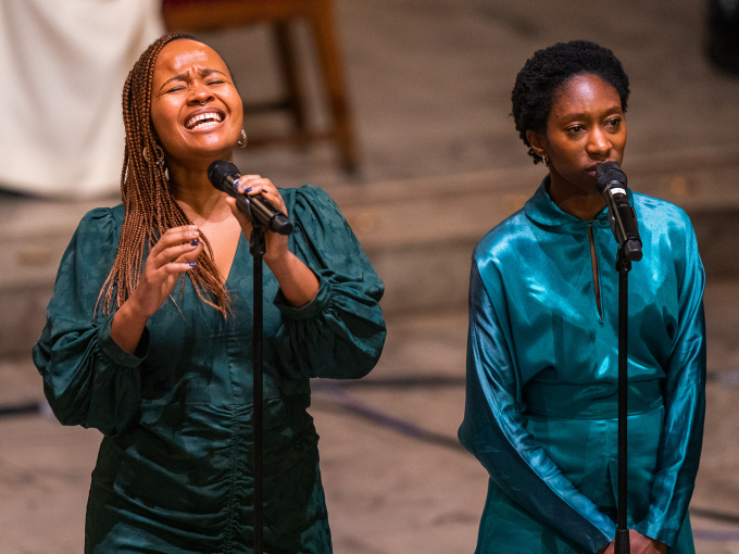 Nosizwe Baqwa fremfører Xhosa-hymnen «Lizalis´idinga lakho» (Oppfyll løftet ditt) sammen med Mariama Astrid Ndure. Foto: Håkon Mosvold Larsen / NTB